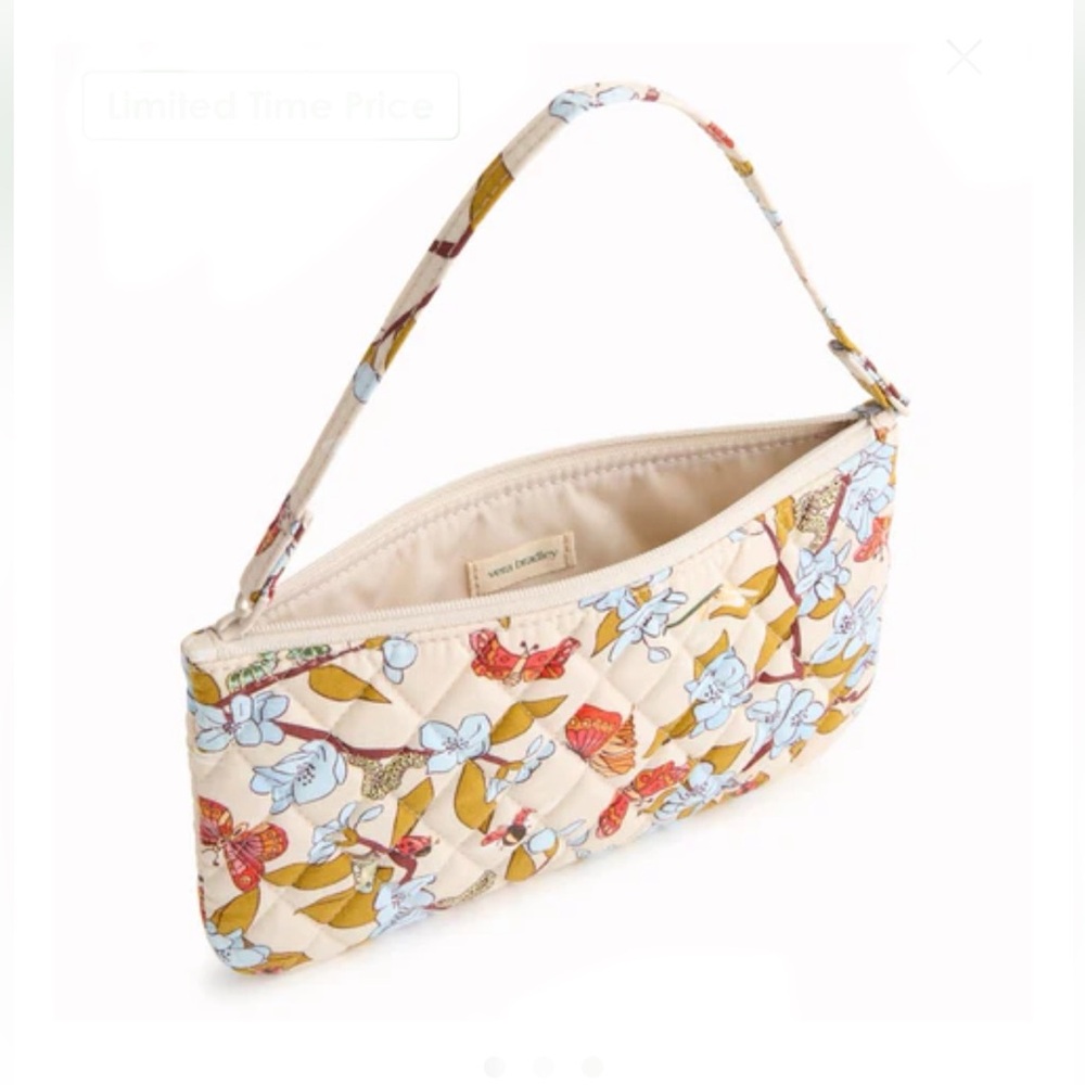 NWT Vera Bradley Cream Quilted Floral Essential Wristlet. Abuzz print.